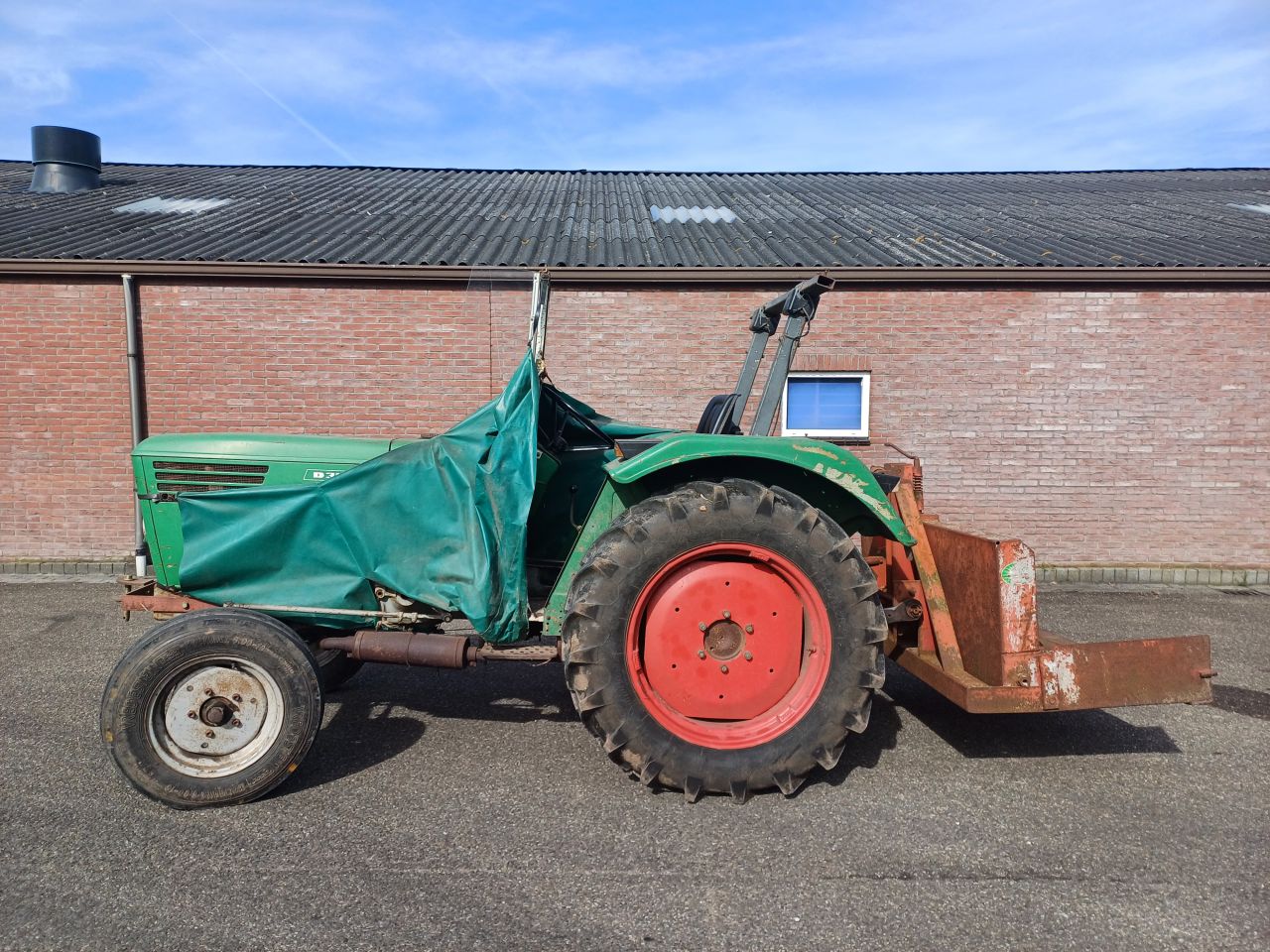 Deutz D3006 met grondbak