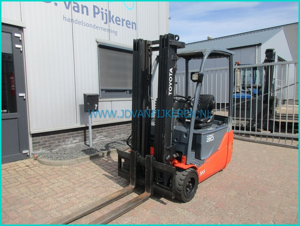 Toyota 8FBET20 2000kg triplex4.7+freelift+shift+accu70%