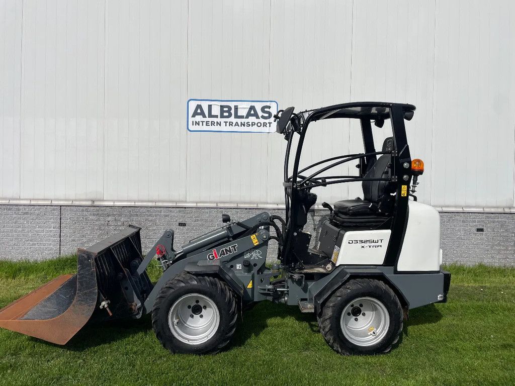 Giant 332SWT Xtra Giant shovel vol opties!! slechts 1030 uur