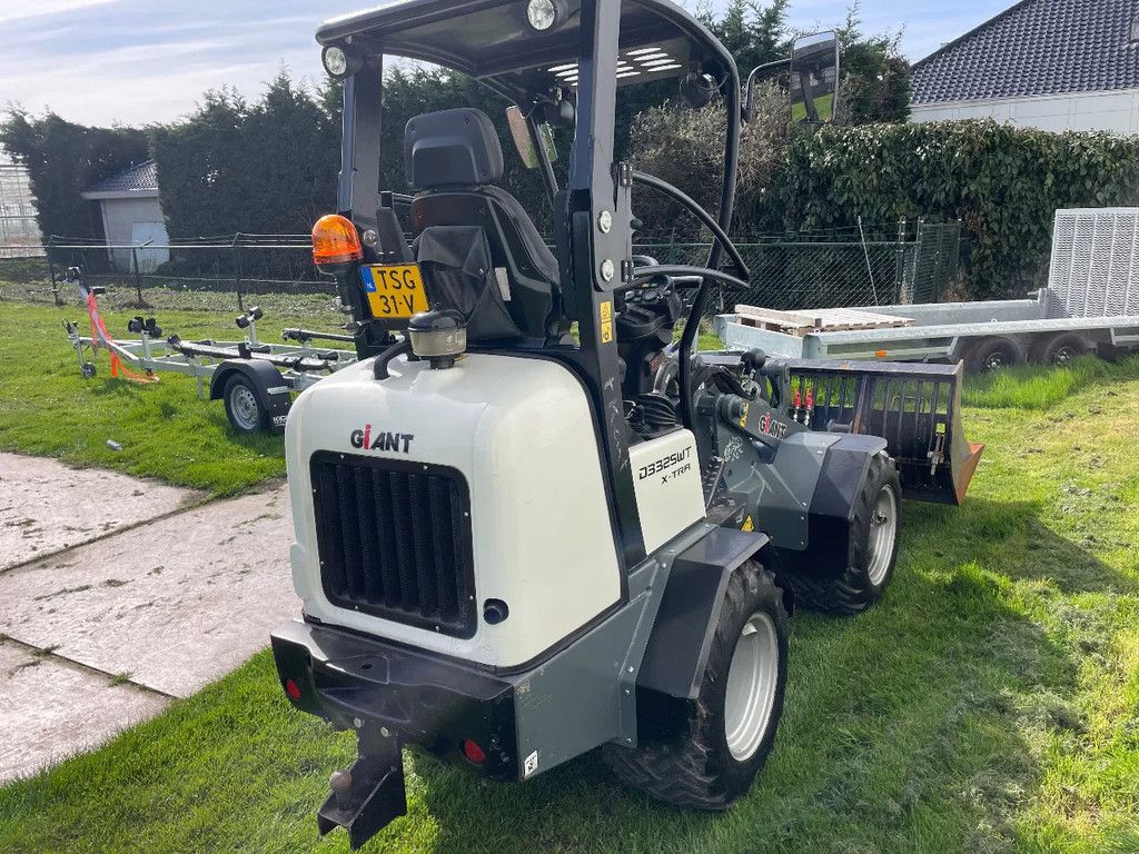 Giant 332SWT Xtra Giant shovel vol opties!! slechts 1030 uur