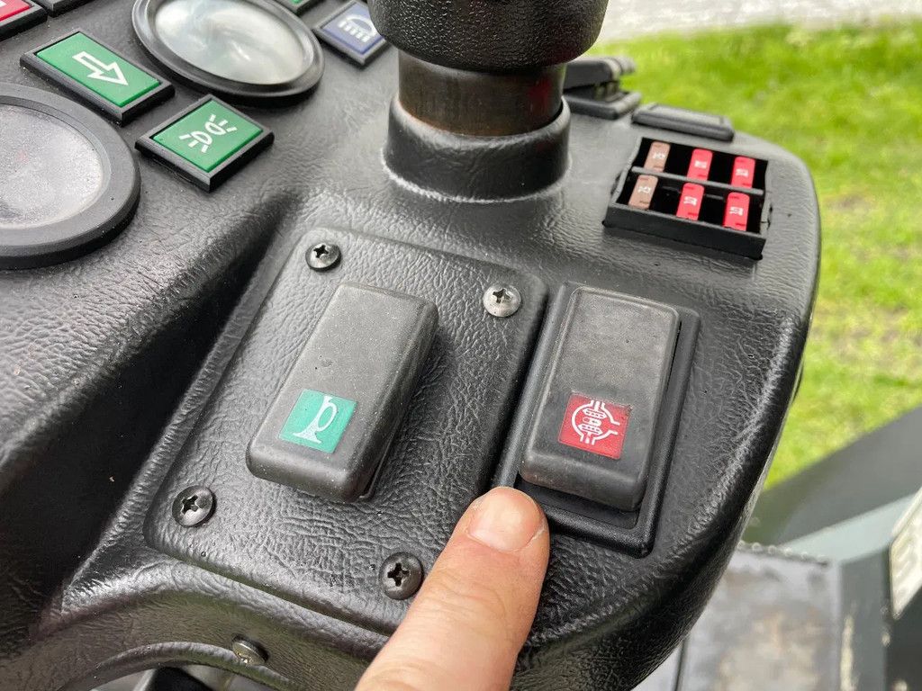 Giant 332SWT Xtra Giant shovel vol opties!! slechts 1030 uur