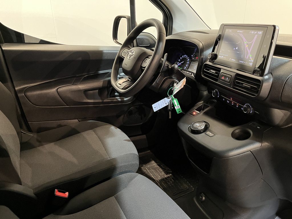 Toyota PROACE CITY 1.2 L1 130 PK Benzine Automaat / Airco / Cruise Control / CarPlay / Camera / Navigatie / 3-Zits / 69.000 KM !!