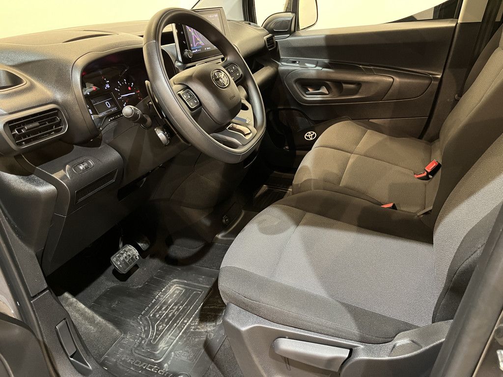 Toyota PROACE CITY 1.2 L1 130 PK Benzine Automaat / Airco / Cruise Control / CarPlay / Camera / Navigatie / 3-Zits / 69.000 KM !!
