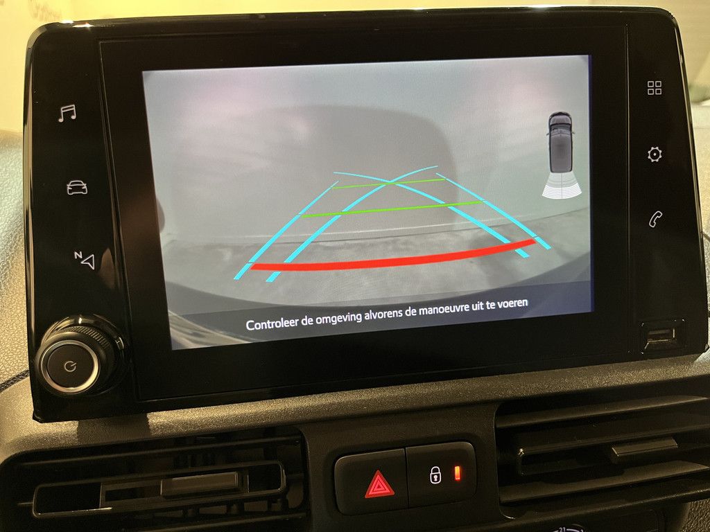 Toyota PROACE CITY 1.2 L1 130 PK Benzine Automaat / Airco / Cruise Control / CarPlay / Camera / Navigatie / 3-Zits / 69.000 KM !!