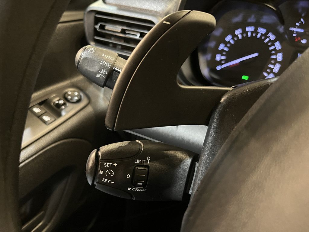 Toyota PROACE CITY 1.2 L1 130 PK Benzine Automaat / Airco / Cruise Control / CarPlay / Camera / Navigatie / 3-Zits / 69.000 KM !!