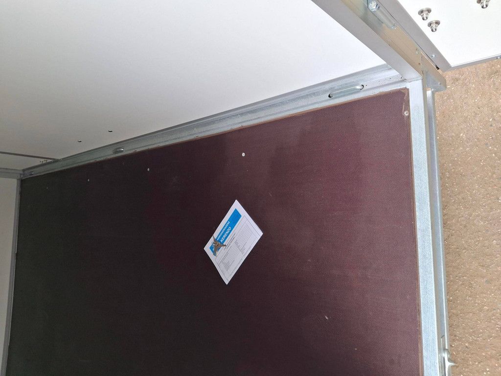 Geschlossener Anhänger 2,50 x 1,50 x 1,35 m 750 kg