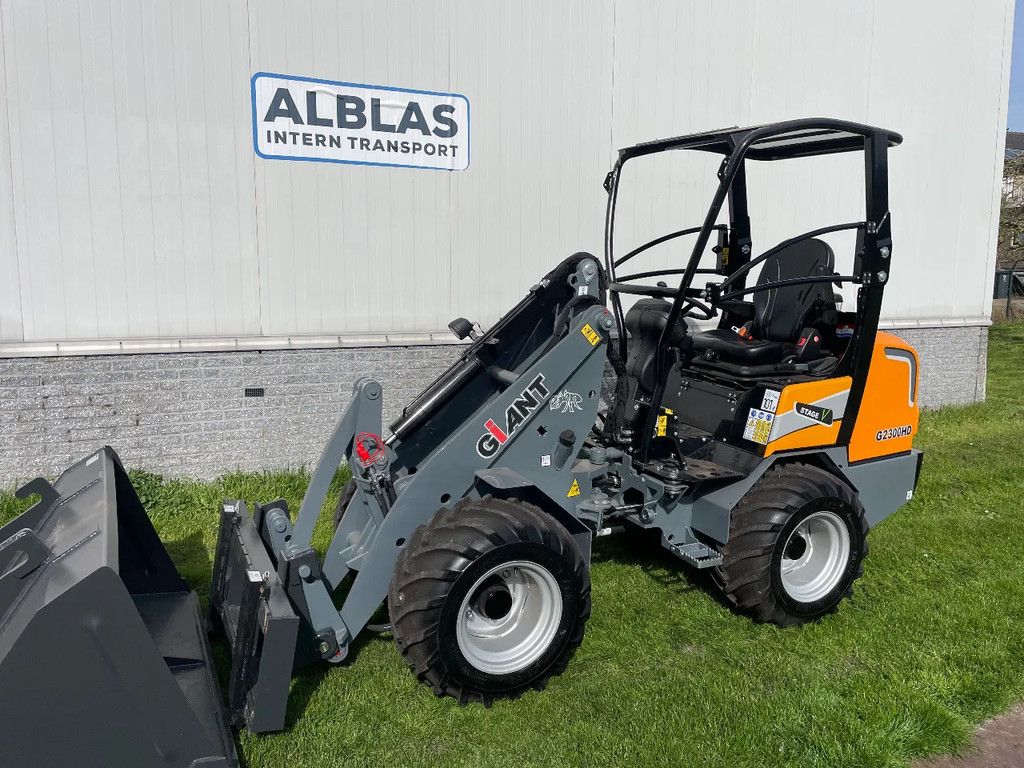 Giant G2300HD shovel NIEUW!