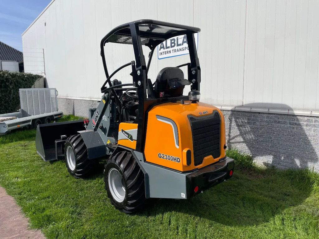 Giant G2300HD shovel NIEUW!