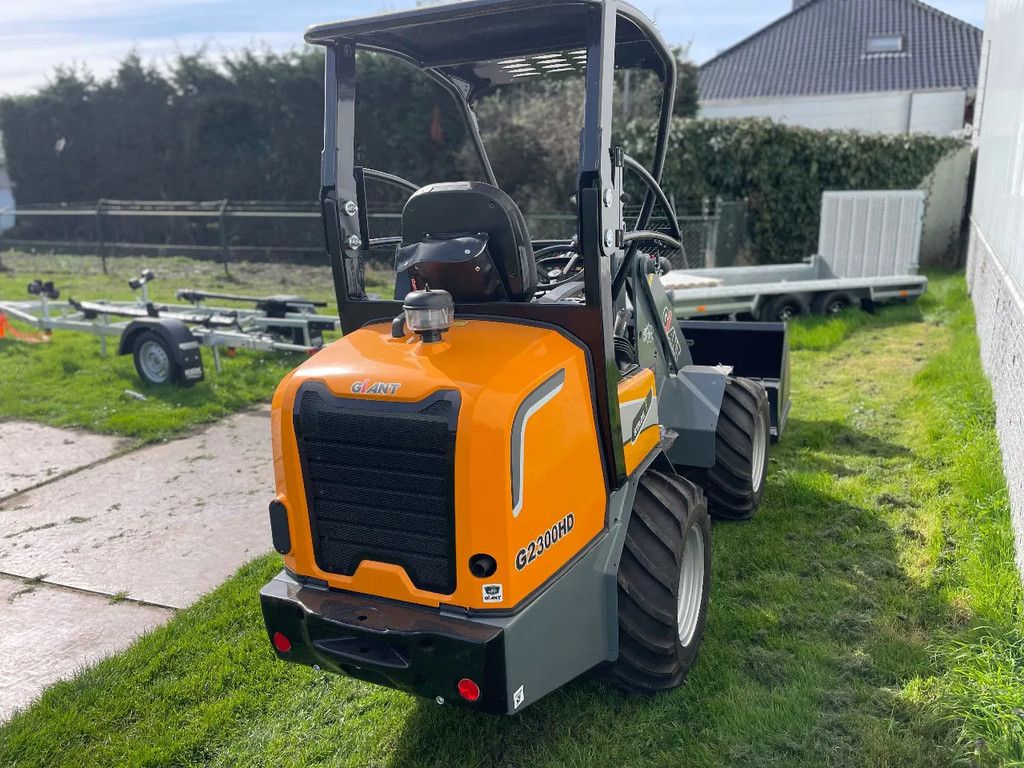 Giant G2300HD shovel NIEUW!