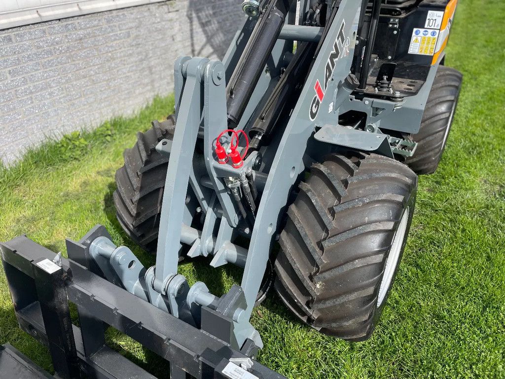 Giant G2300HD shovel NIEUW!