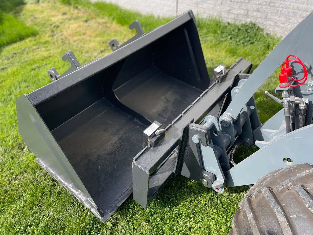 Giant G2300HD shovel NIEUW!