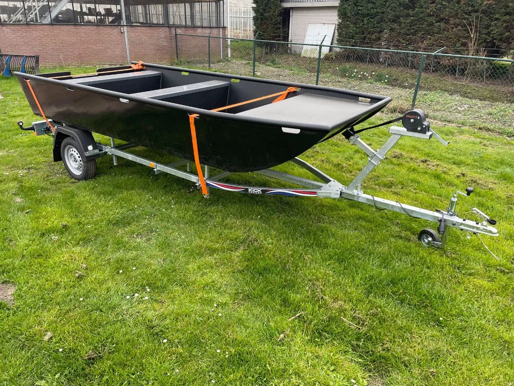 HDPE werkboot / visboot 4 m x 1,80m platbodem