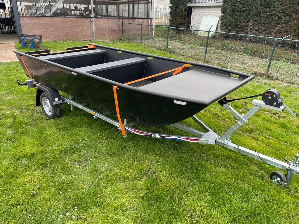 HDPE werkboot / visboot 4 m x 1,80m platbodem