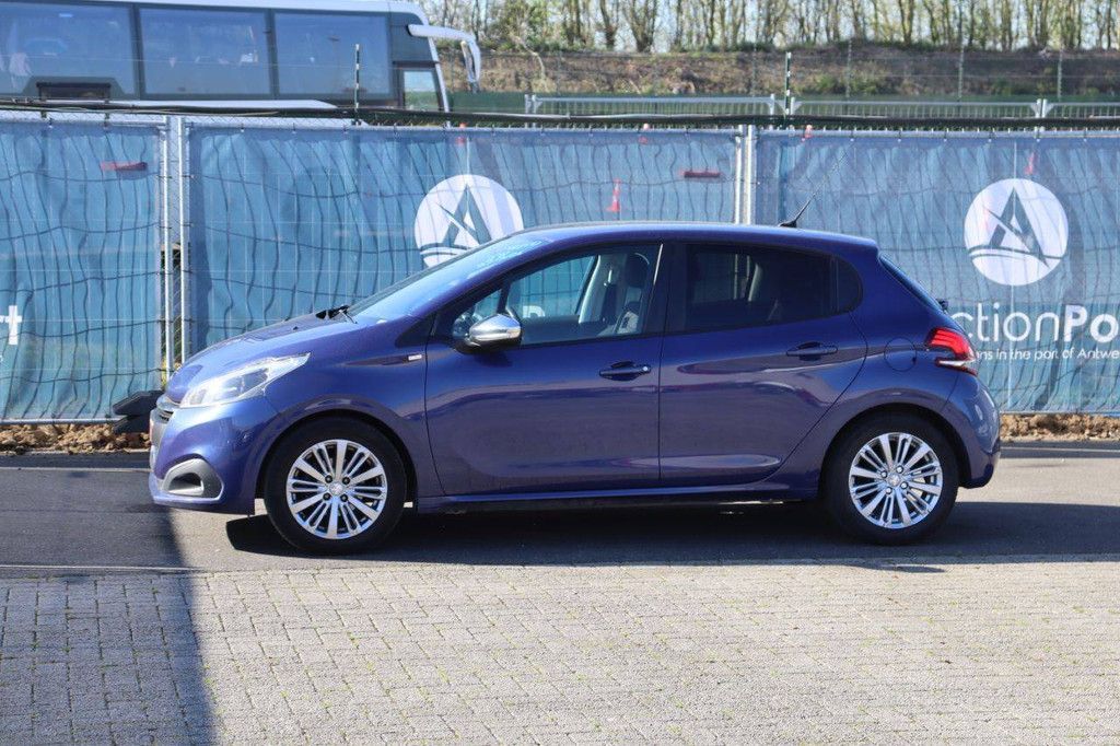 Passenger car Peugeot 208 Petrol 82hp 2017 (Margin)