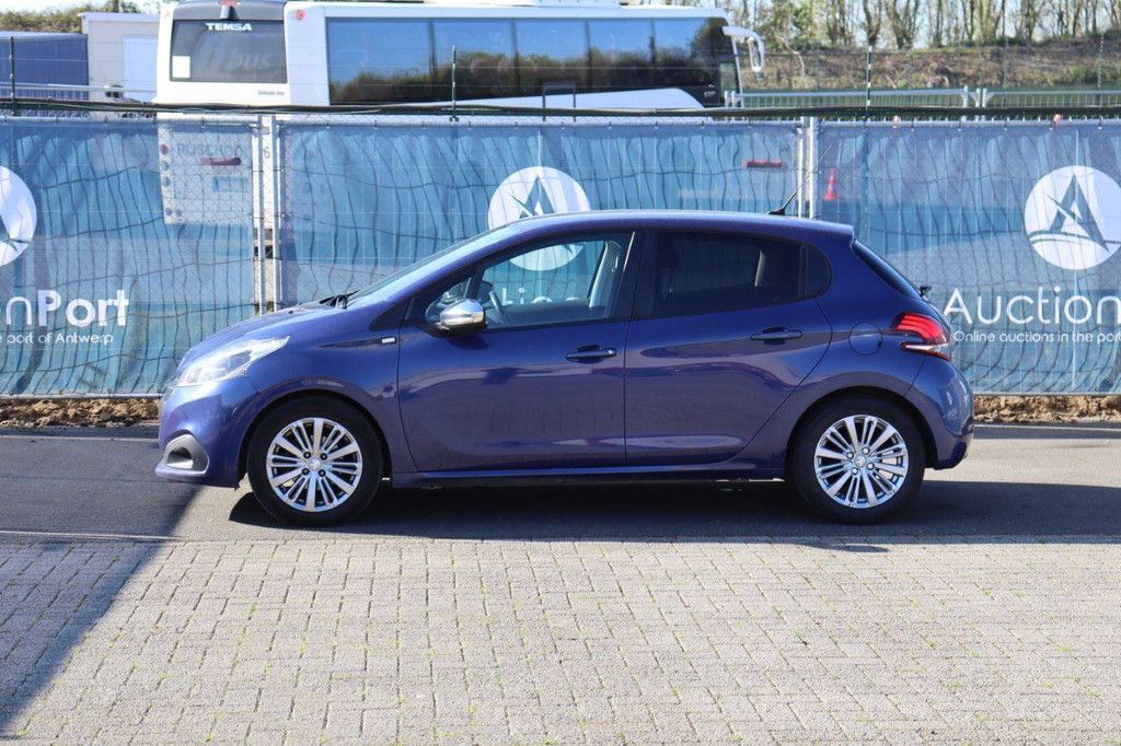 Passenger car Peugeot 208 Petrol 82hp 2017 (Margin)