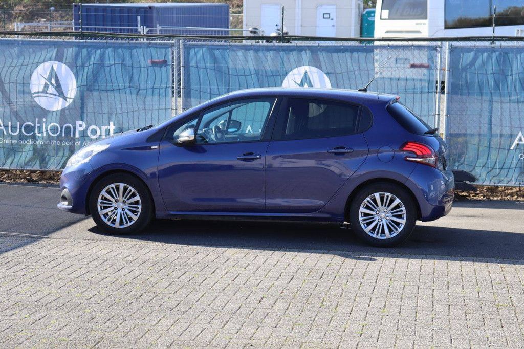 Passenger car Peugeot 208 Petrol 82hp 2017 (Margin)