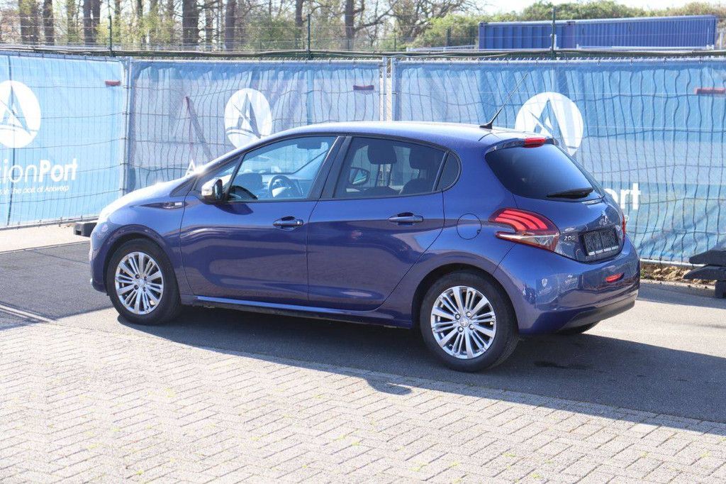 Passenger car Peugeot 208 Petrol 82hp 2017 (Margin)