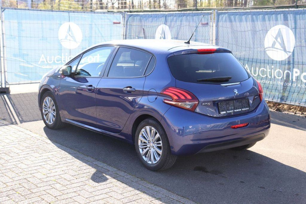 Passenger car Peugeot 208 Petrol 82hp 2017 (Margin)