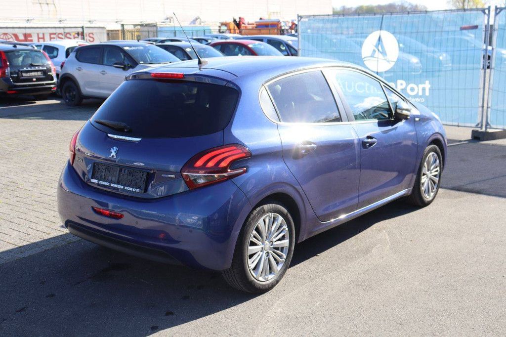 Passenger car Peugeot 208 Petrol 82hp 2017 (Margin)
