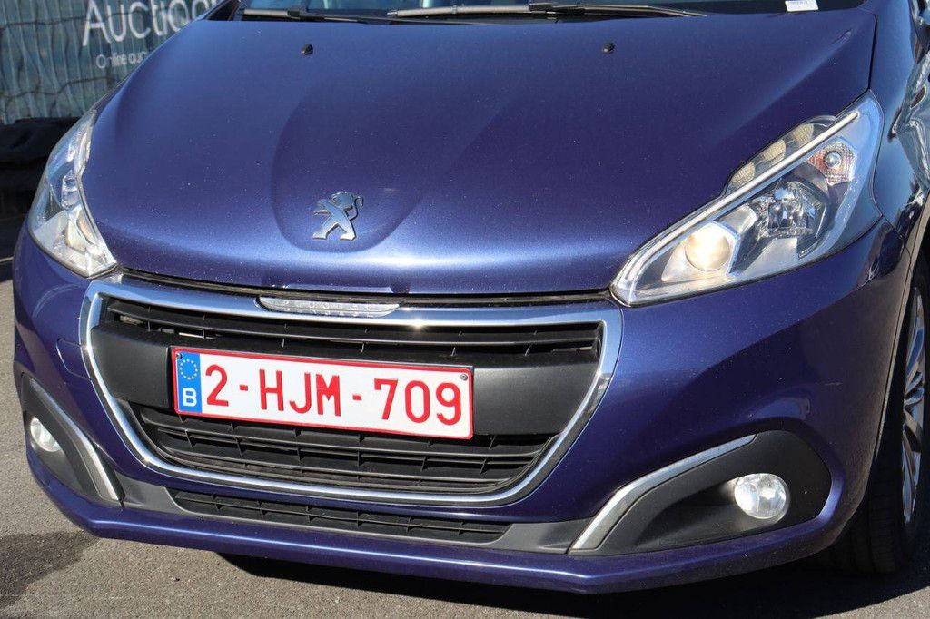 Passenger car Peugeot 208 Petrol 82hp 2017 (Margin)