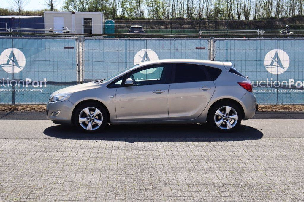 Pkw Opel Astra Benzin 95 PS 2010 (Margin)