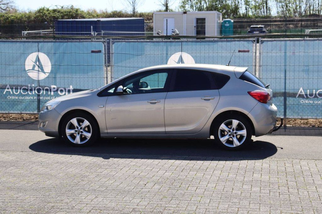 Pkw Opel Astra Benzin 95 PS 2010 (Margin)