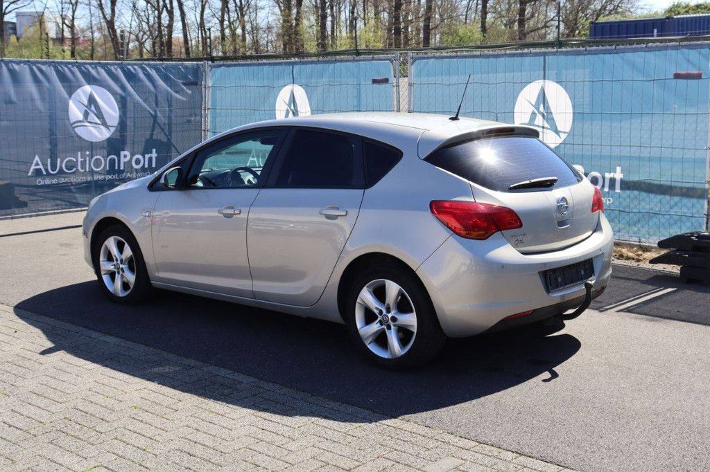 Pkw Opel Astra Benzin 95 PS 2010 (Margin)