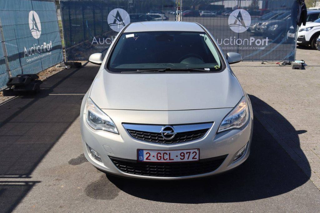 Pkw Opel Astra Benzin 95 PS 2010 (Margin)