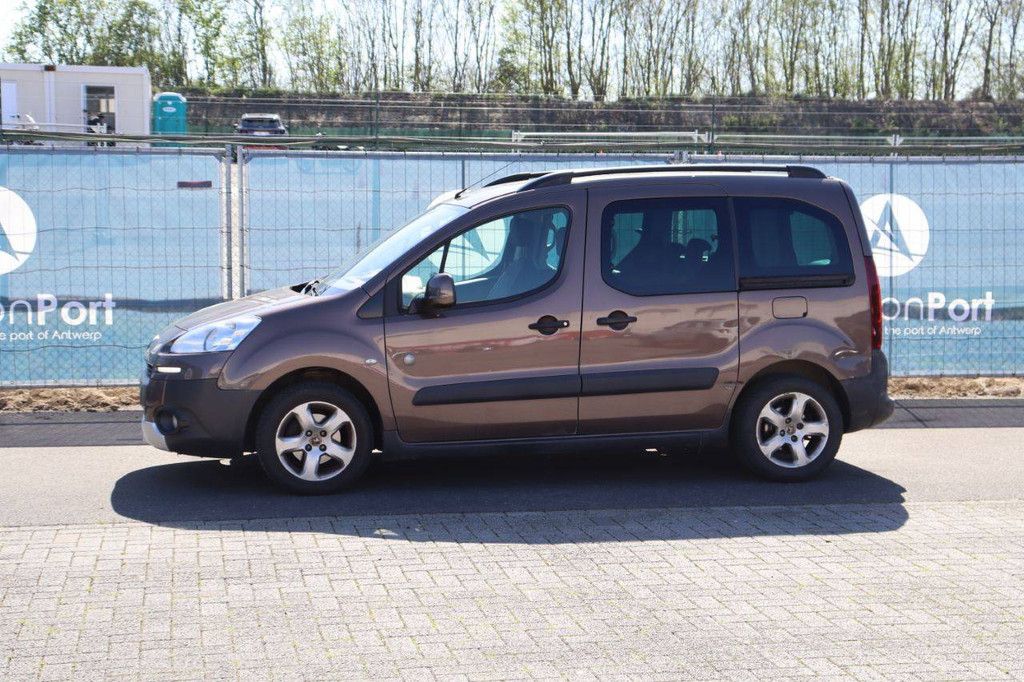 Passenger car Peugeot Partner 92hp Diesel 2013 (Margin)