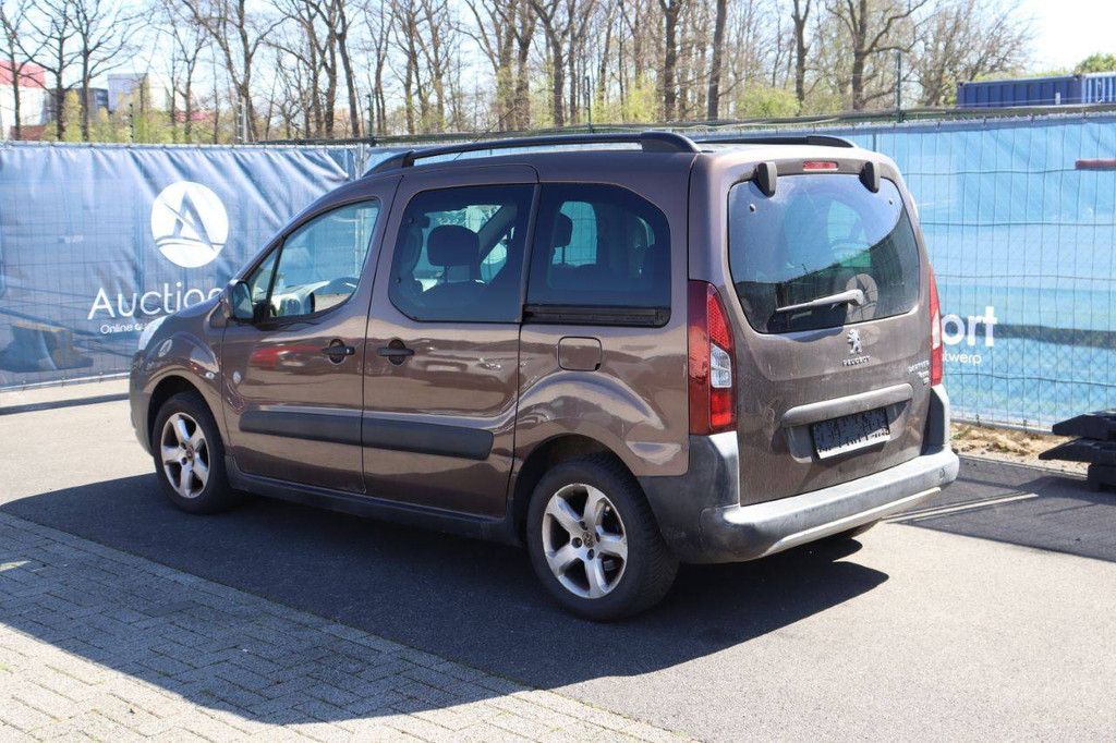 Passenger car Peugeot Partner 92hp Diesel 2013 (Margin)