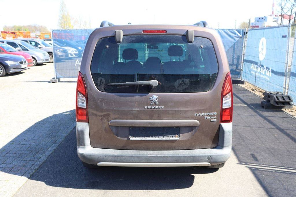 Passenger car Peugeot Partner 92hp Diesel 2013 (Margin)