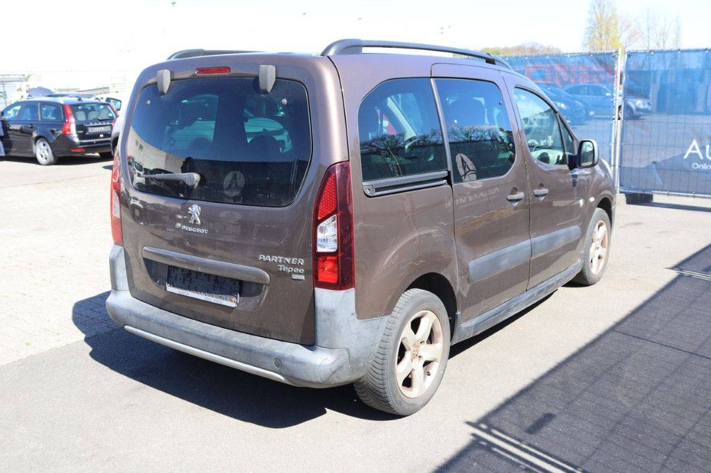 Passenger car Peugeot Partner 92hp Diesel 2013 (Margin)