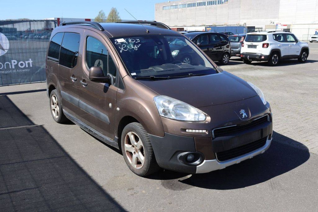 Passenger car Peugeot Partner 92hp Diesel 2013 (Margin)