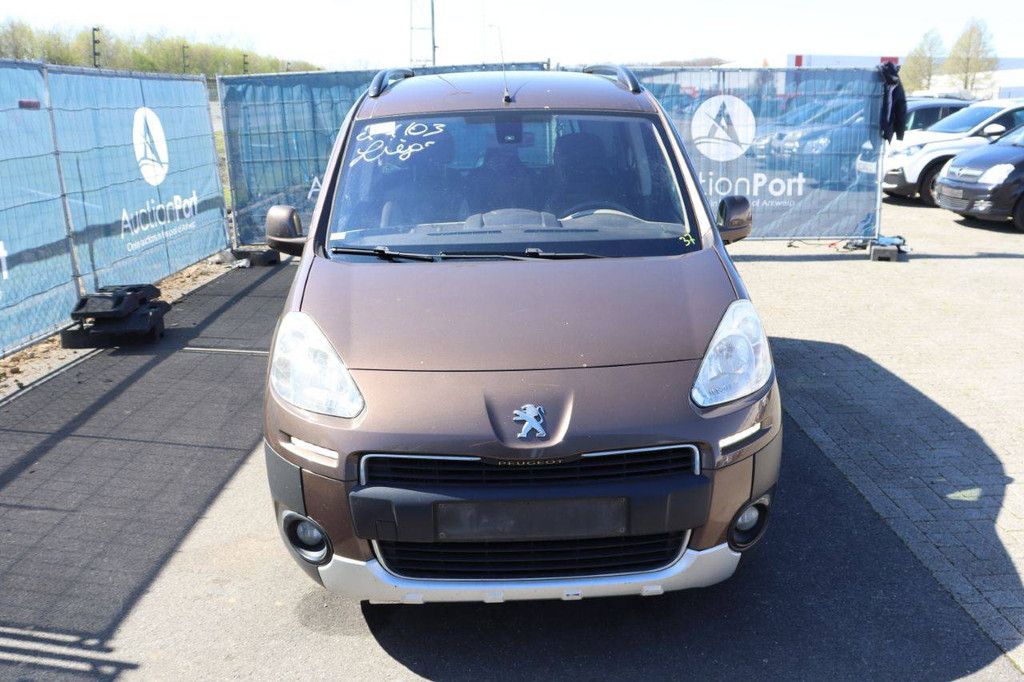 Passenger car Peugeot Partner 92hp Diesel 2013 (Margin)