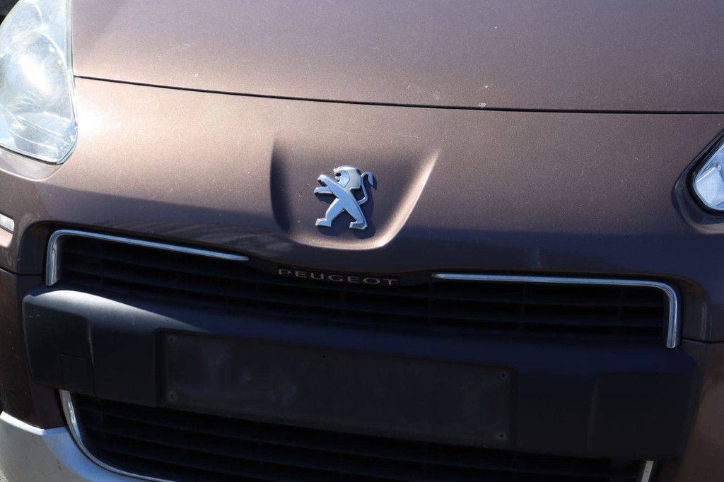 Passenger car Peugeot Partner 92hp Diesel 2013 (Margin)