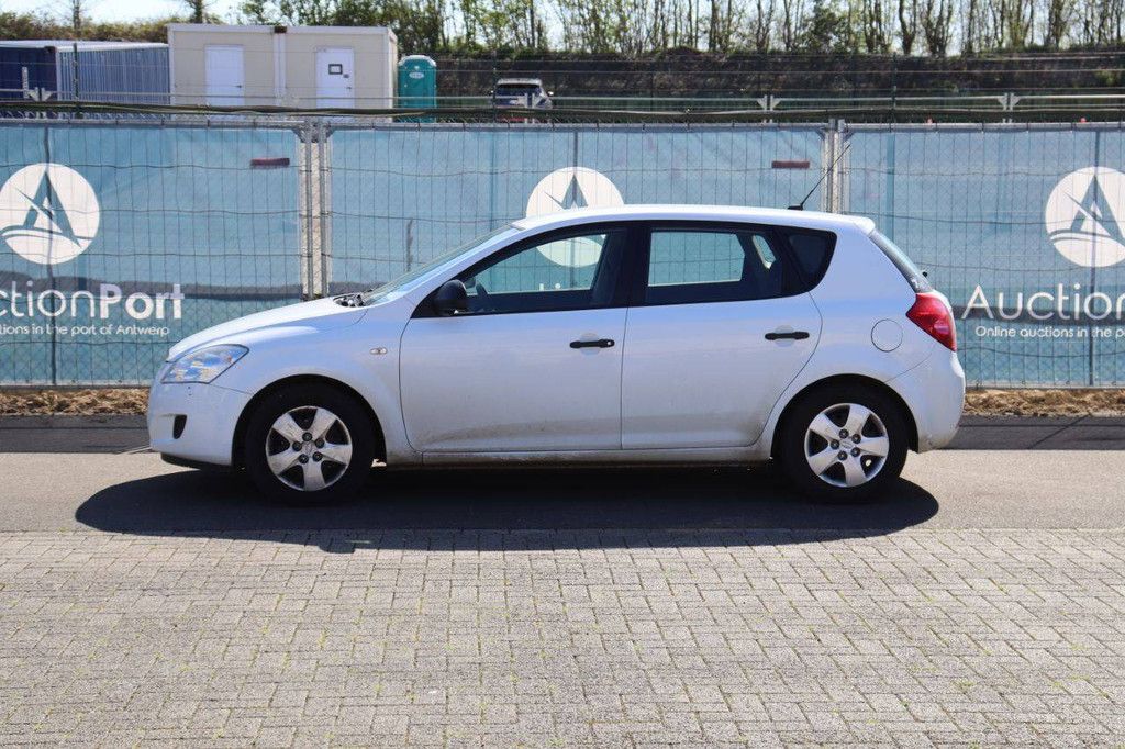 Pkw Kia Ceed Diesel 90 PS 2008 (Marge)