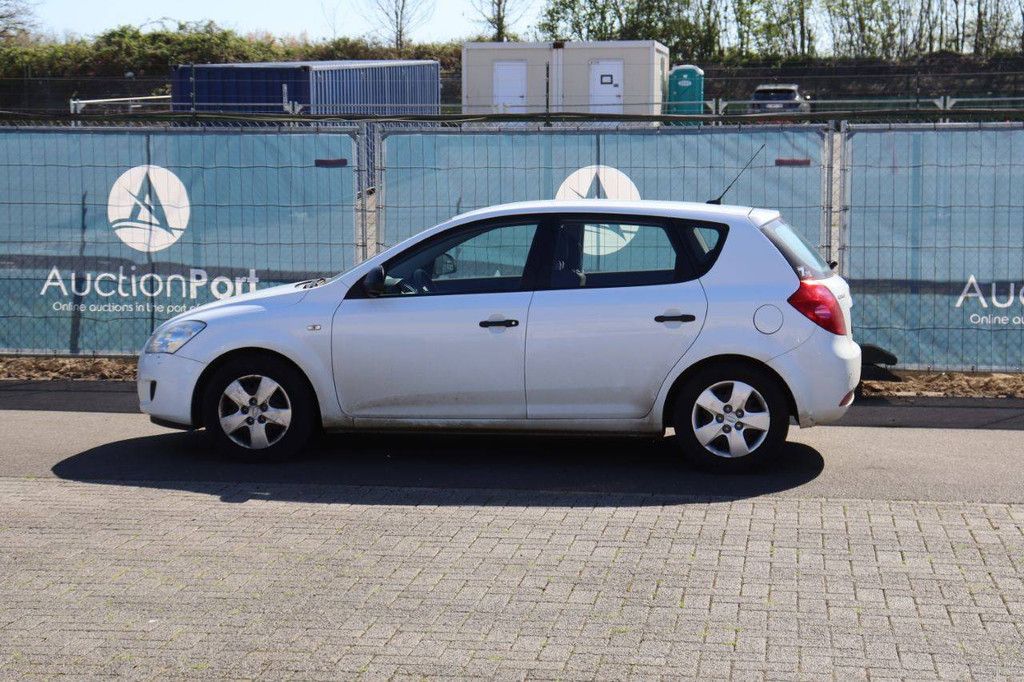 Pkw Kia Ceed Diesel 90 PS 2008 (Marge)