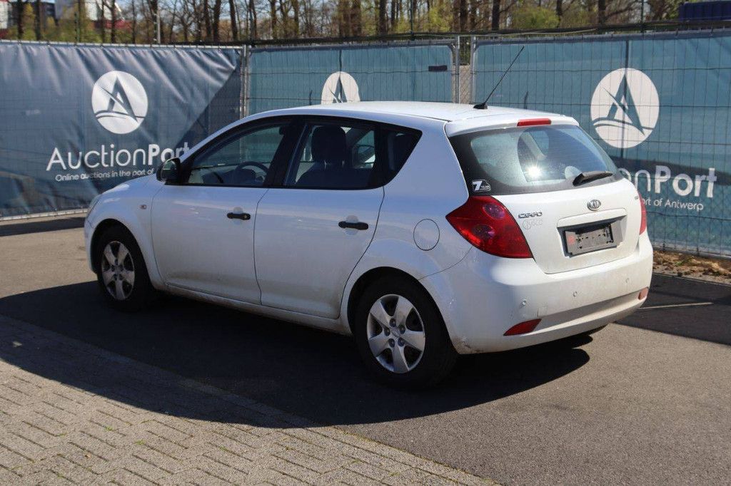 Pkw Kia Ceed Diesel 90 PS 2008 (Marge)