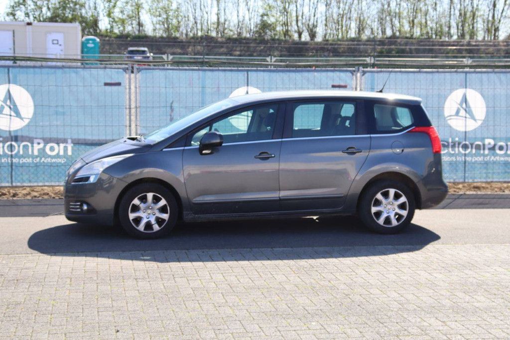 Passenger car Peugeot 5008 Diesel 115hp 2013 (Margin)