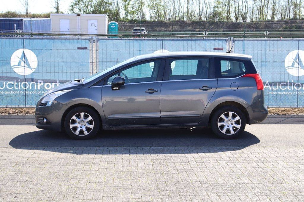 Passenger car Peugeot 5008 Diesel 115hp 2013 (Margin)