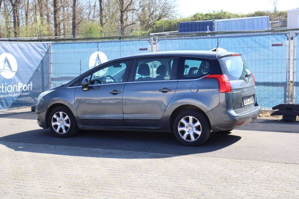 Passenger car Peugeot 5008 Diesel 115hp 2013 (Margin)