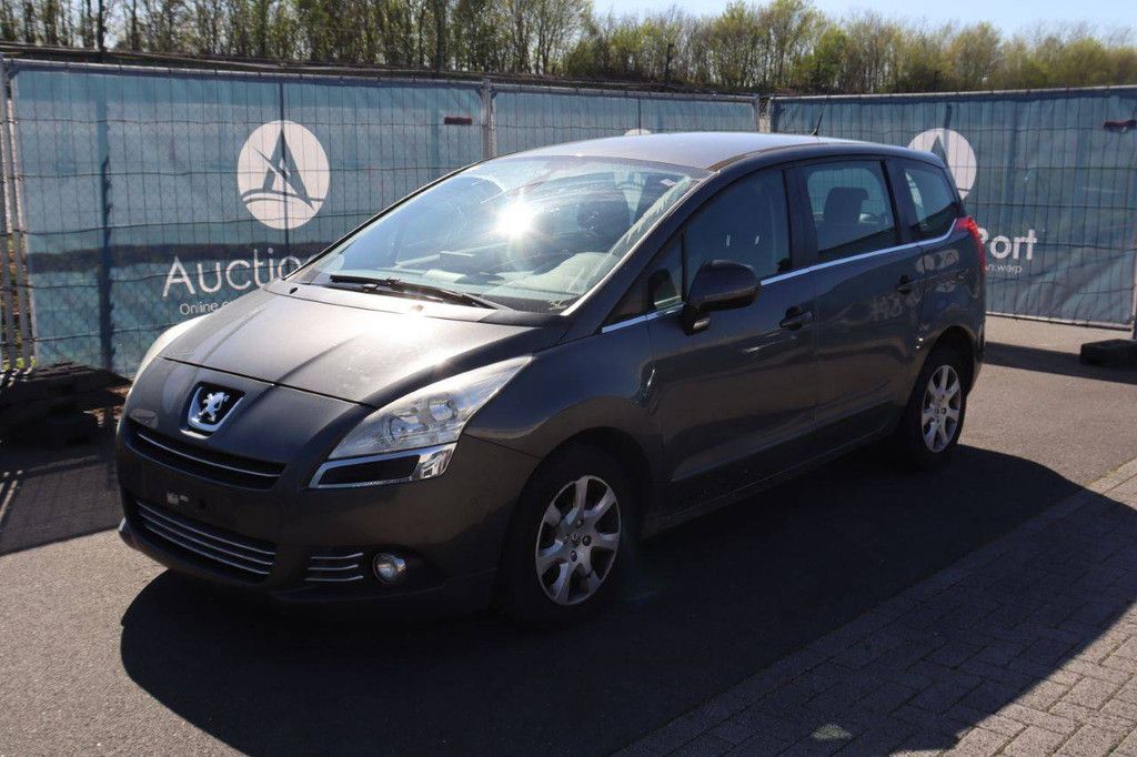 Passenger car Peugeot 5008 Diesel 115hp 2013 (Margin)