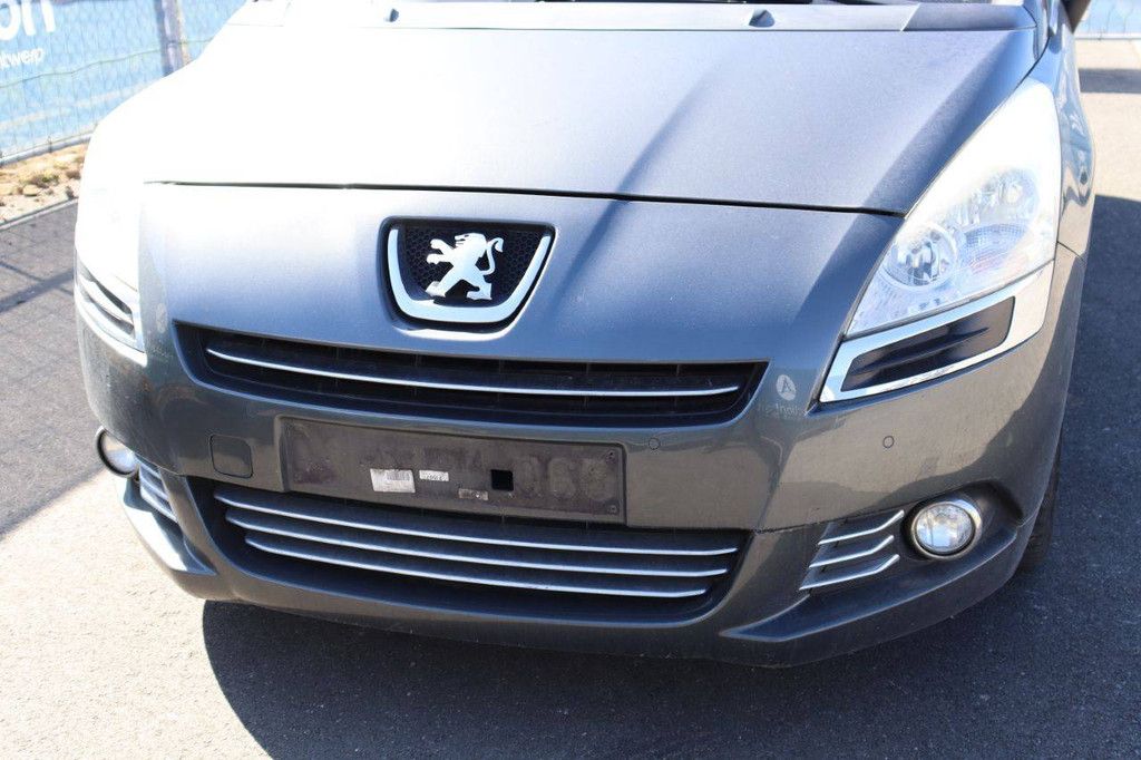 Passenger car Peugeot 5008 Diesel 115hp 2013 (Margin)