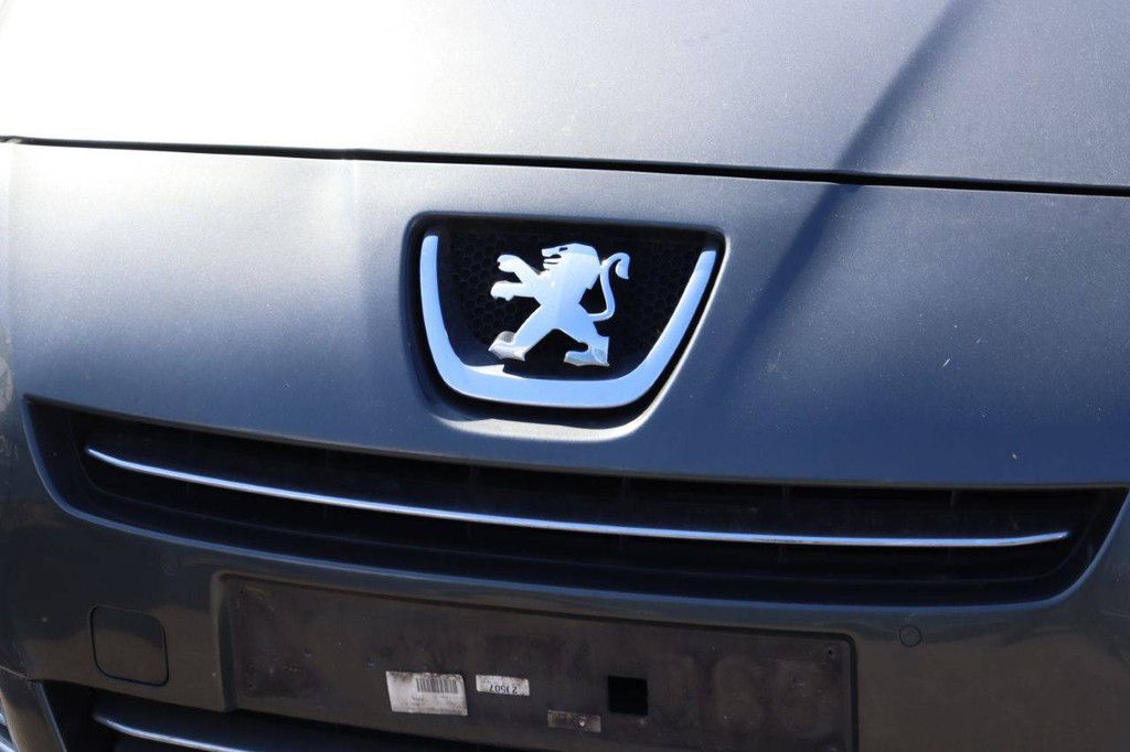 Passenger car Peugeot 5008 Diesel 115hp 2013 (Margin)