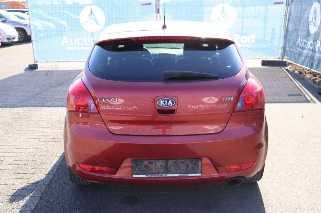 Pkw Kia Ceed Diesel 90 PS 2008 (Marge)