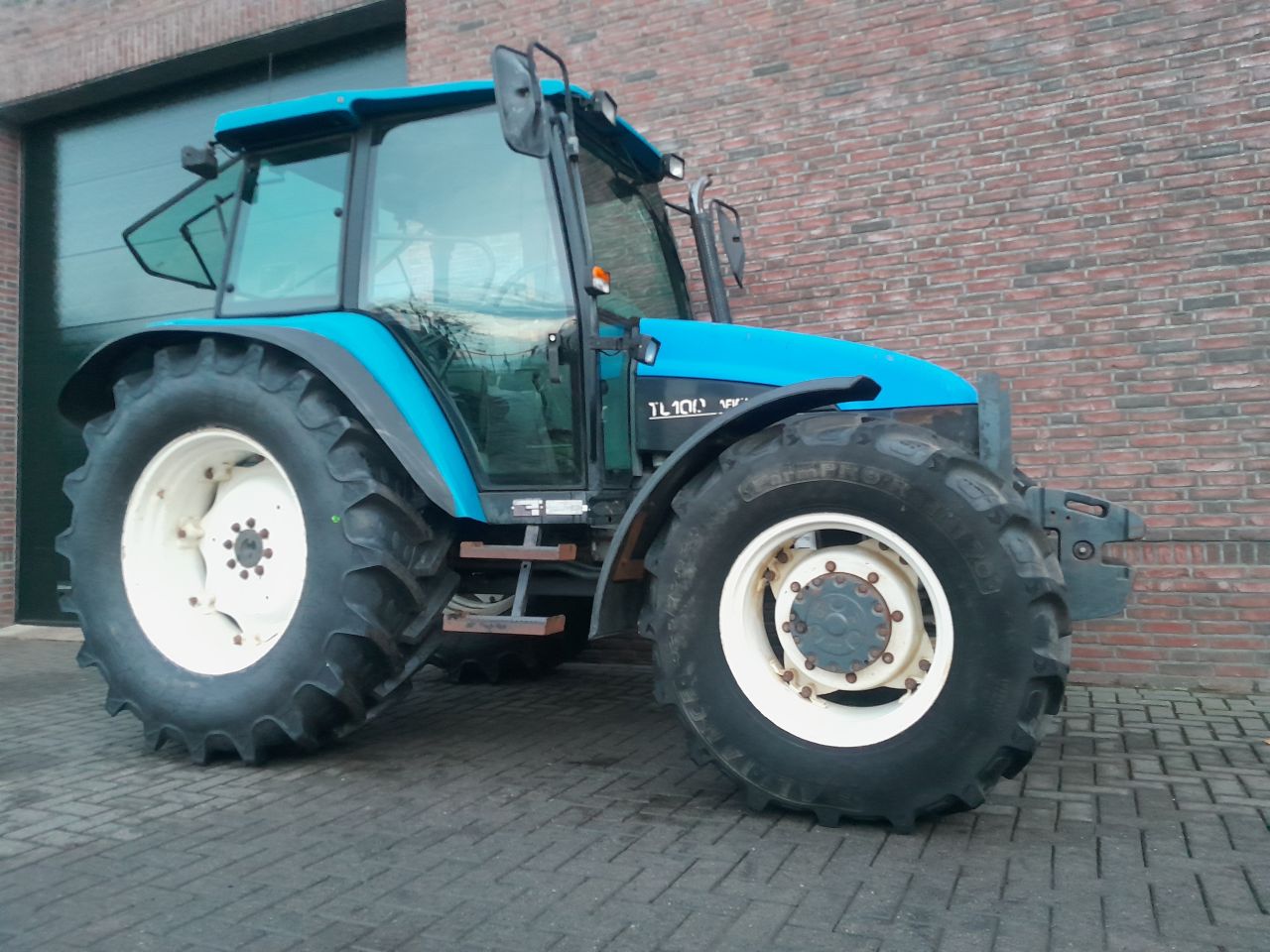 New Holland TL100
