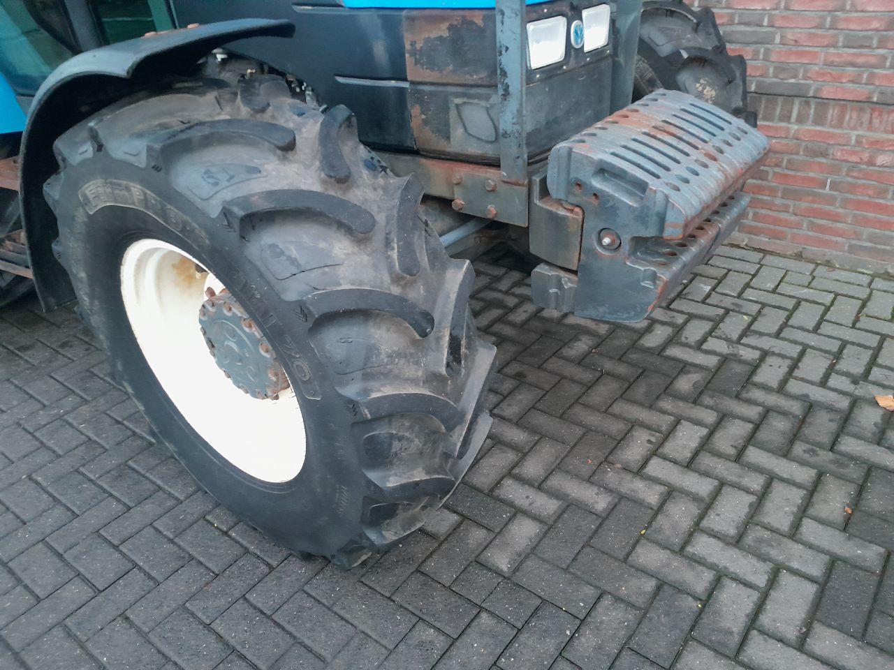 New Holland TL100