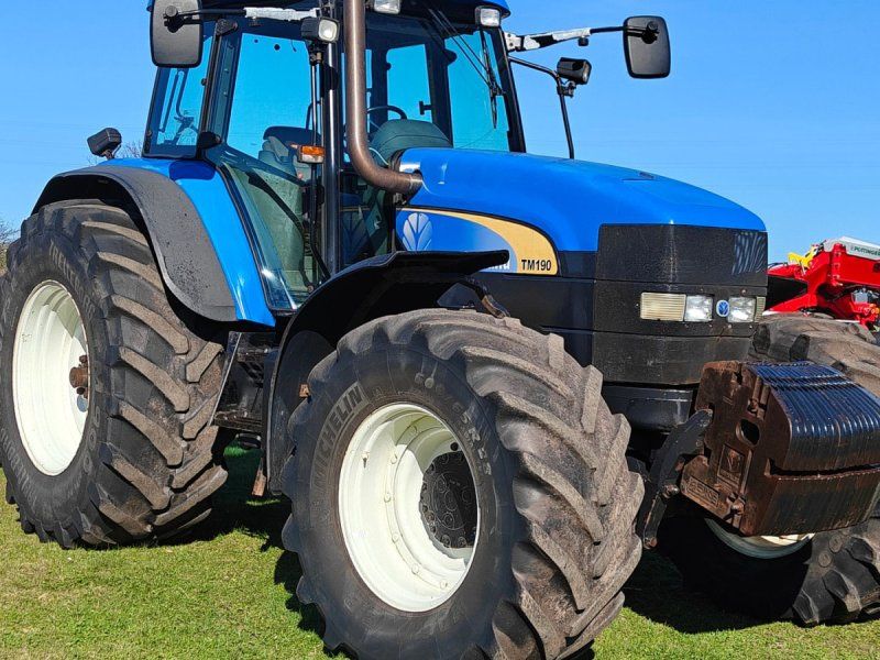New Holland TM190