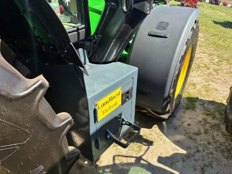 John Deere 6M 125