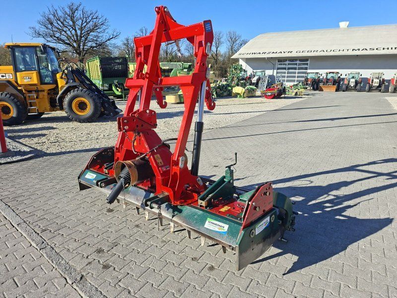 Vogel & Noot TM 250 mit hydraulischen Anbauteilen